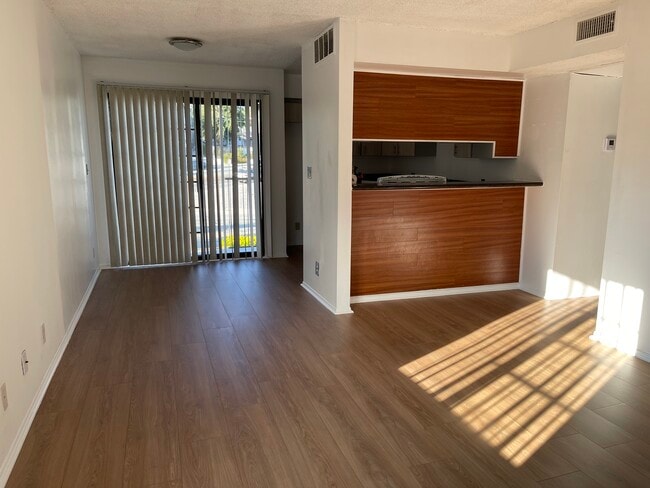 Building Photo - 3228 Honolulu Ave
