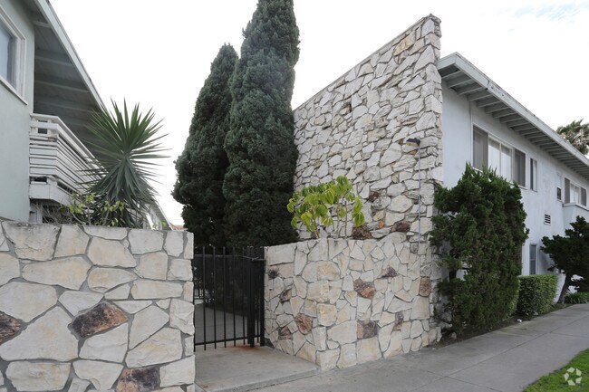 Foto del edificio - 9800 National Blvd
