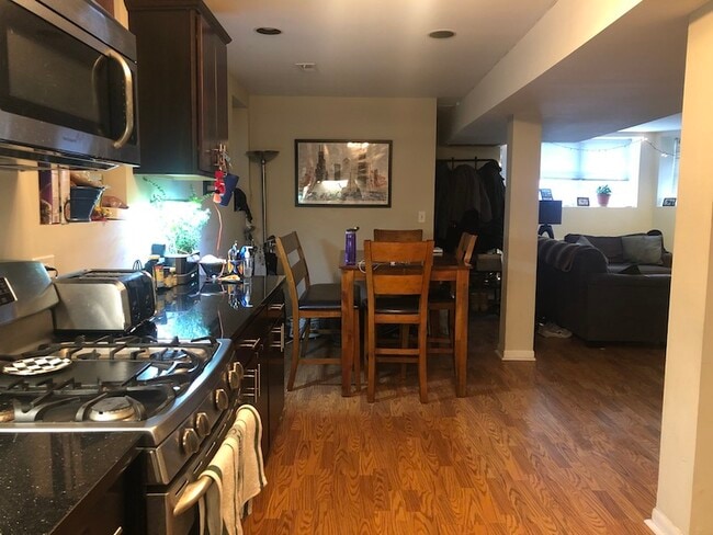 Photo - 2626 N Wilton Ave Apartment
