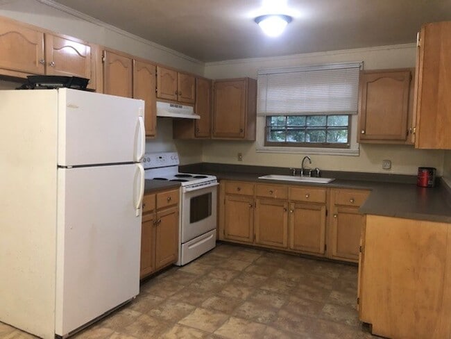 Foto del edificio - Charming 4 Bed/ 2 Bath Home in Madison, Available Now