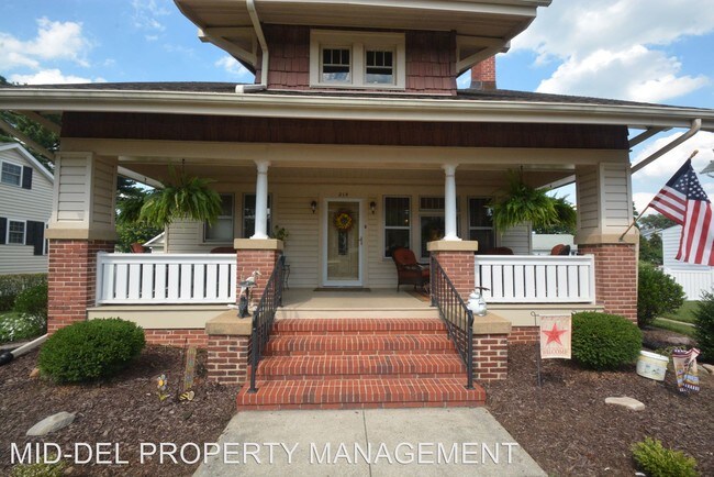Building Photo - 218 Clayton Ave