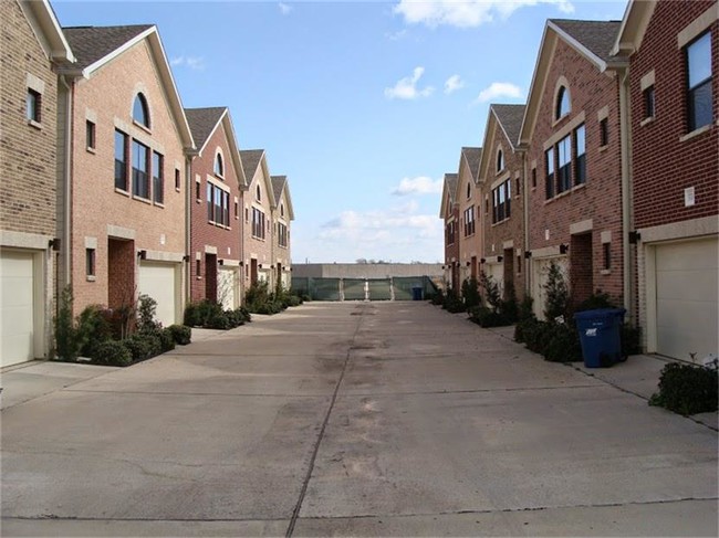 Building Photo - 3736 Main Plaza Dr
