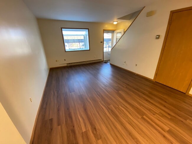 Building Photo - Act Fast, Townhouse Won't Last!