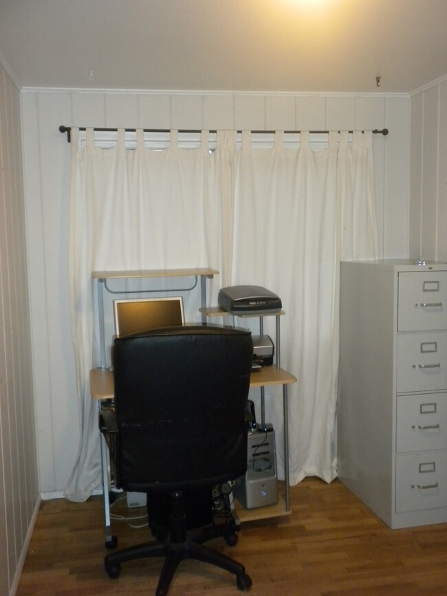 Bonus room, extra office space or formal dining - 611 Shelton Ave NE
