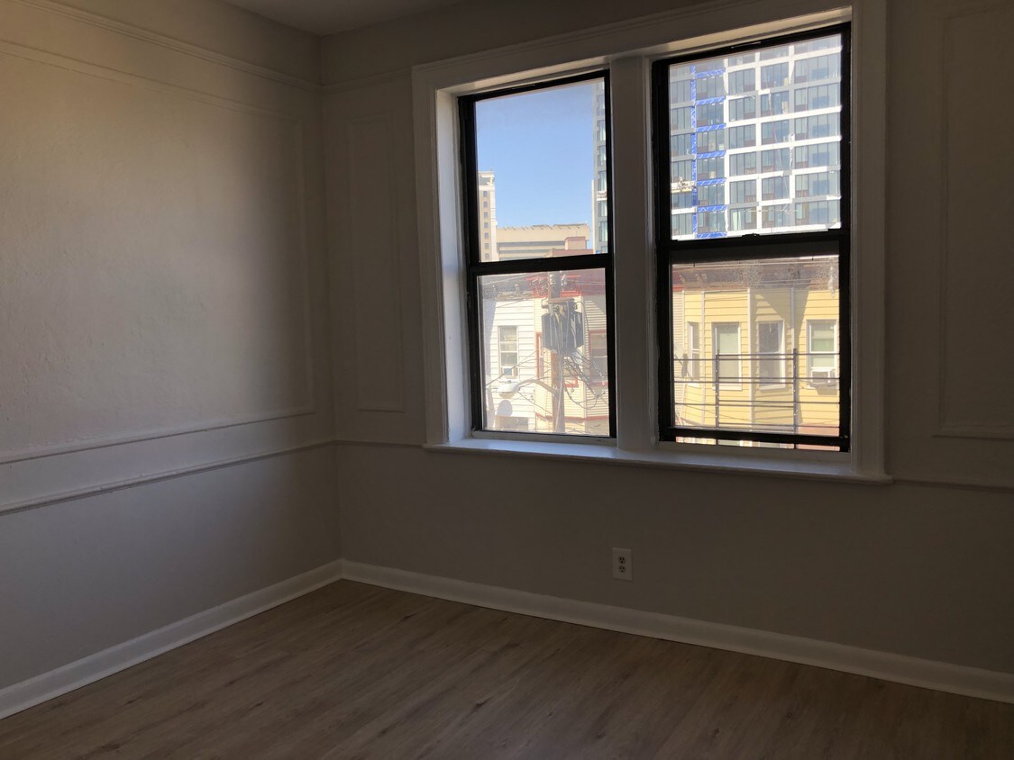 Building Photo - 225 Academy St