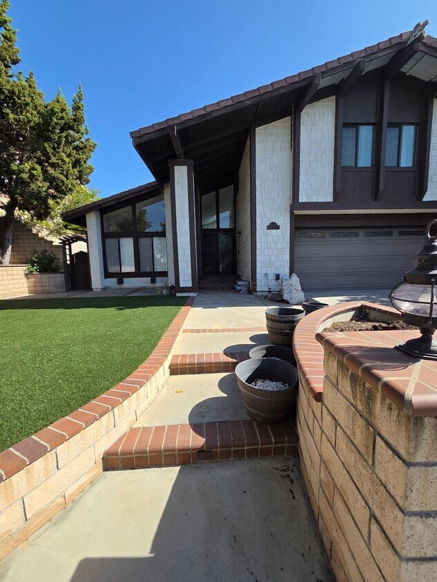 Foto principal - Rent ready! Beautiful 4 Bedroom 3 bath poo...