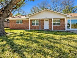 Building Photo - 1003 Shirley Dr