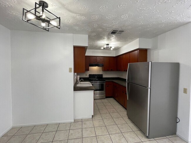 Building Photo - Cosy Home in New Port Richey