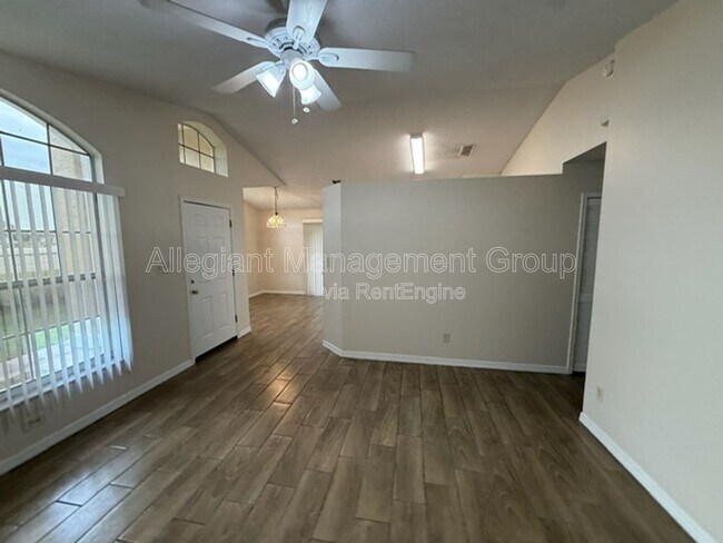 Foto del edificio - 2362 Harbor Town Dr