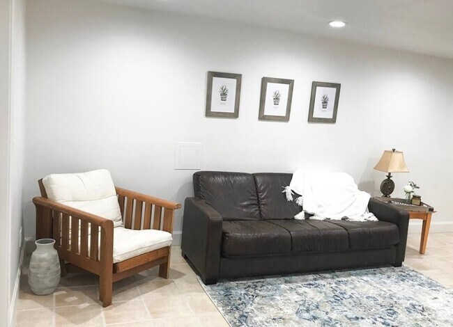 Foto del edificio - 3837 Foothill Dr