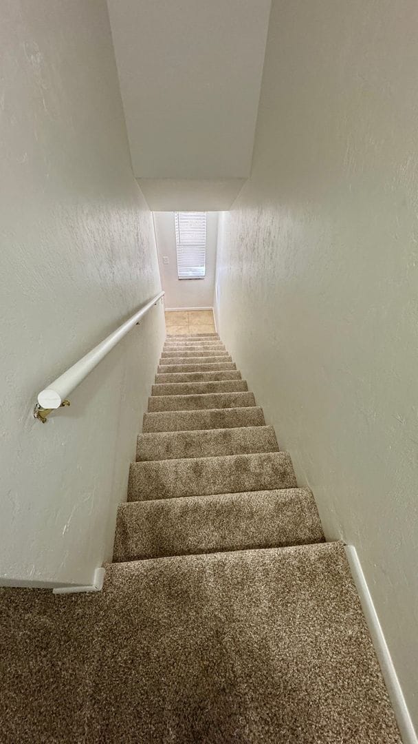 Building Photo - Spacious Townhome  - Internet - Casablanca East!