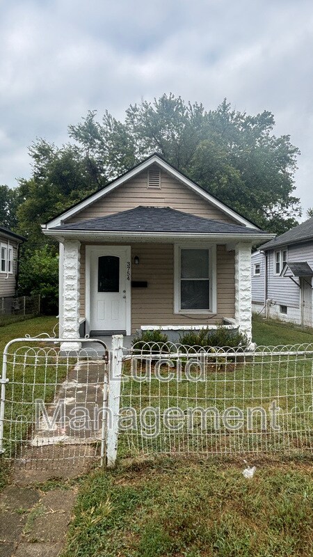 Photo - 3754 Kahlert Avenue