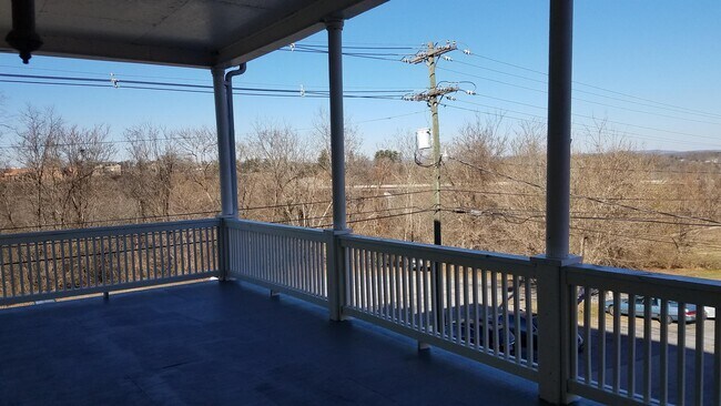 Foto del edificio - 303 W Main St