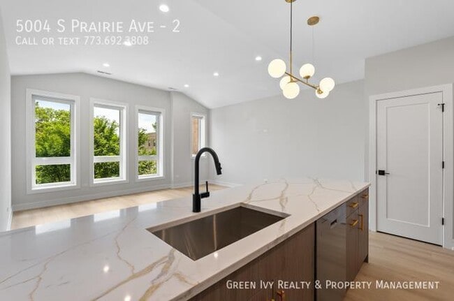 Foto del edificio - 5004 S Prairie Ave
