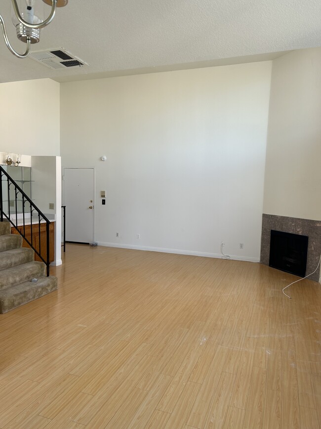 Building Photo - 10715 Missouri Ave