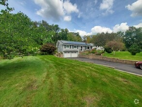 Building Photo - 134 Quaker Hill Rd
