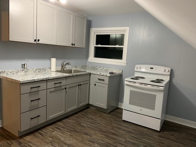 Building Photo - 94 Old Colony Ave