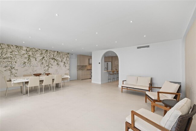 Building Photo - 9511 Collins Ave