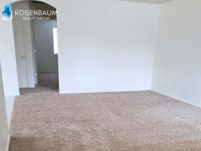 Foto del edificio - 7060 E Burro Ln