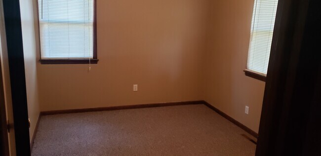 empty bedroom - 517 7th St SW
