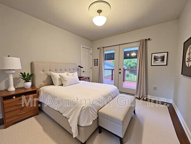 Photo du bâtiment - 272 Upper Paradise Rd