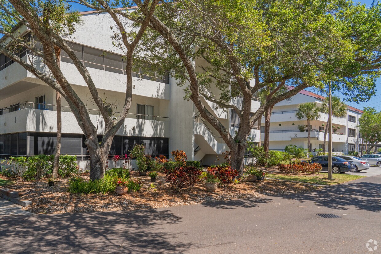 Building Photo - Inverness Condominiums