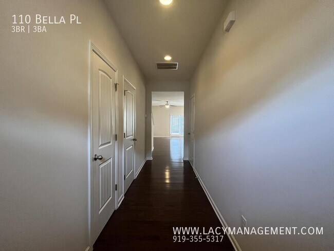 Building Photo - 110 Bella Pl