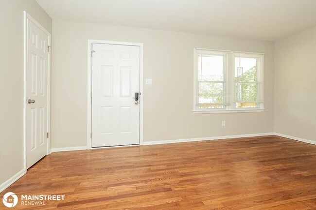 Building Photo - 1421 E Sedgefield Dr, Winston-Salem, NC 27107