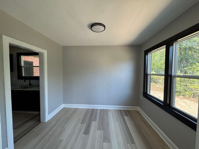 Foto del edificio - 1536 Bessemer Rd