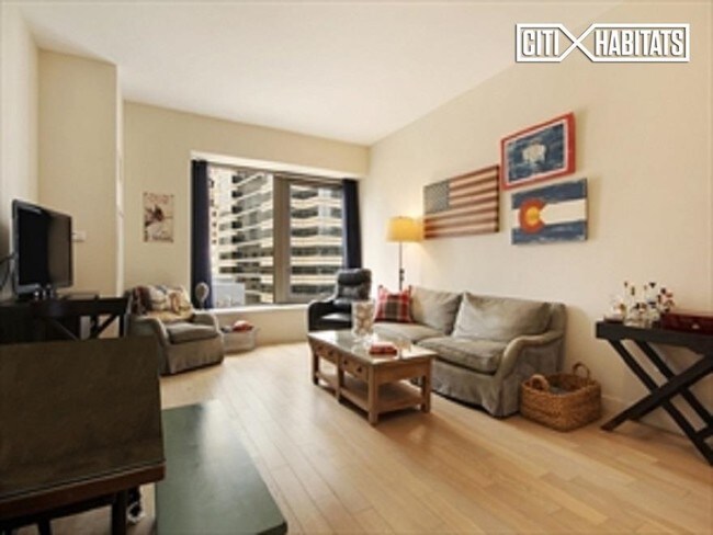 Building Photo - 75 Wall St