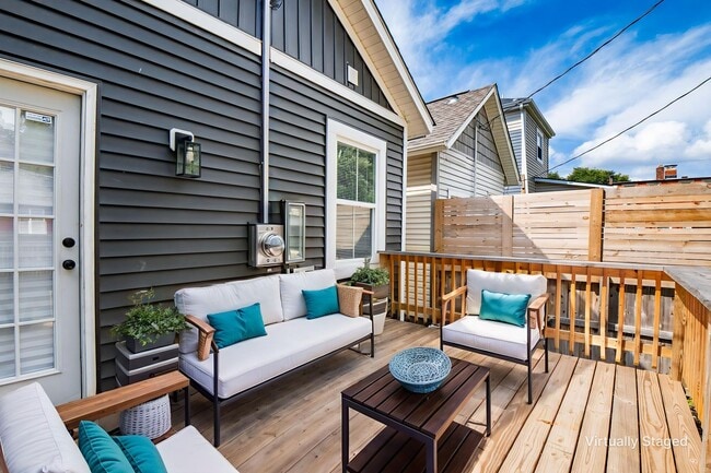 Building Photo - Stunning Renovation on the Near East Side!