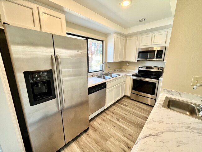Kitchen - 45326 Driftwood Dr