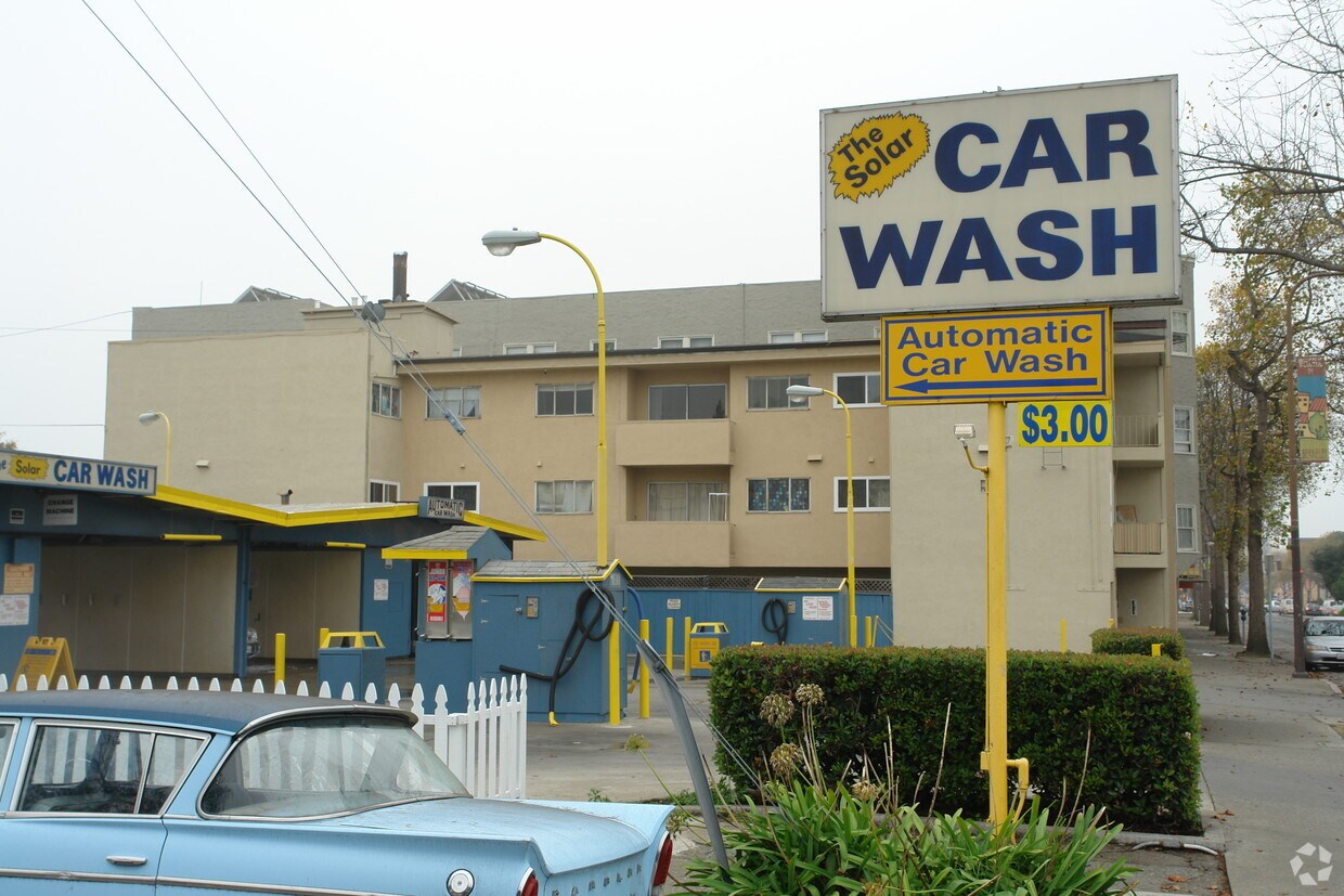 Foto del edificio - 1180 University Ave