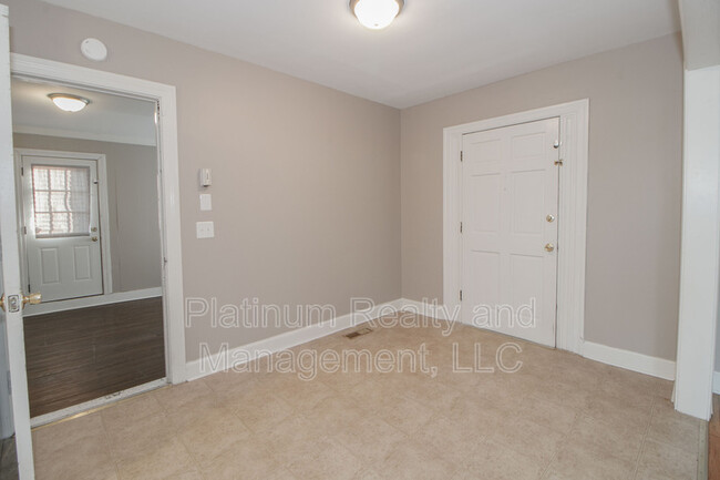 Building Photo - 1748 Gateway Ln