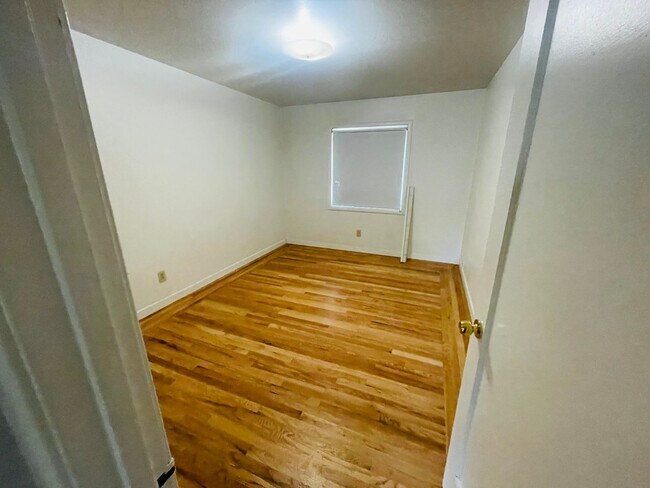 Foto del edificio - 6011 Sandlin Way
