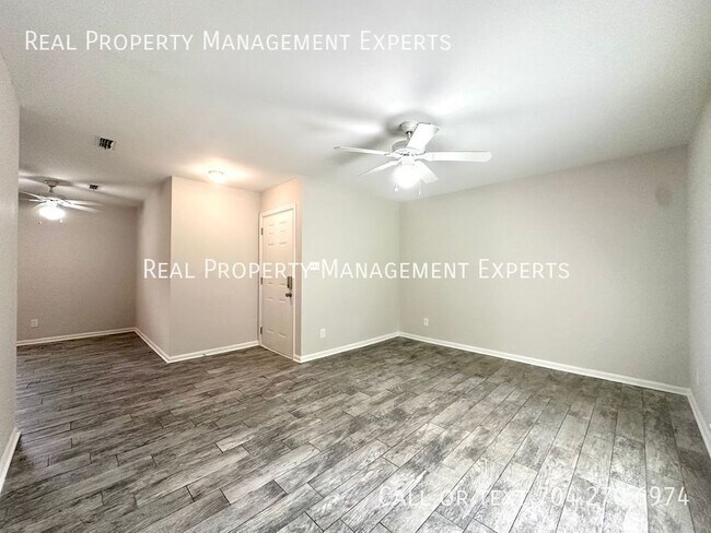 Foto del edificio - 6850 Delta Lake Dr