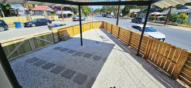 Foto del edificio - 427 Floyd Ave