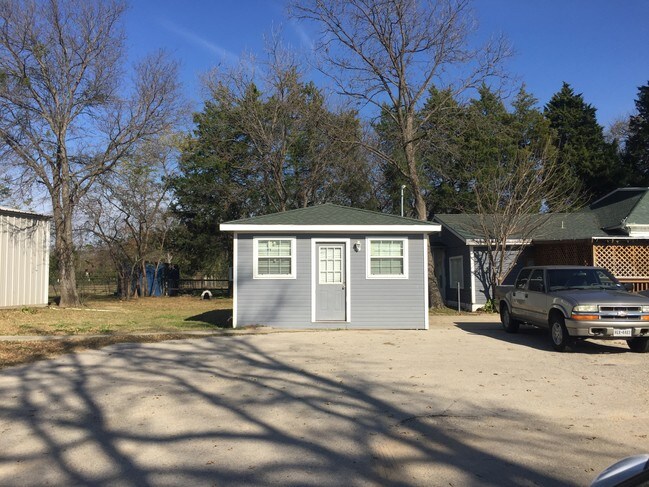 Building Photo - 1401 Mockingbird Ln