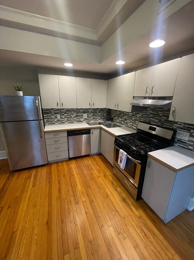 Building Photo - Newly renovated, spacious 2br in Shaw neig...