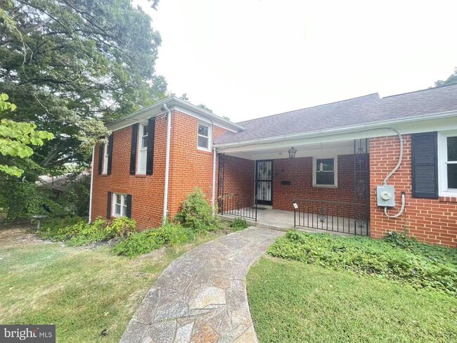 Building Photo - 7325 Radcliffe Dr