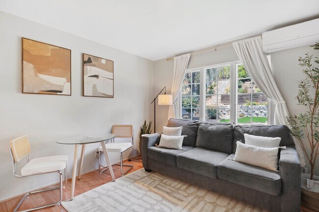 Foto del edificio - 4646 Robbins St