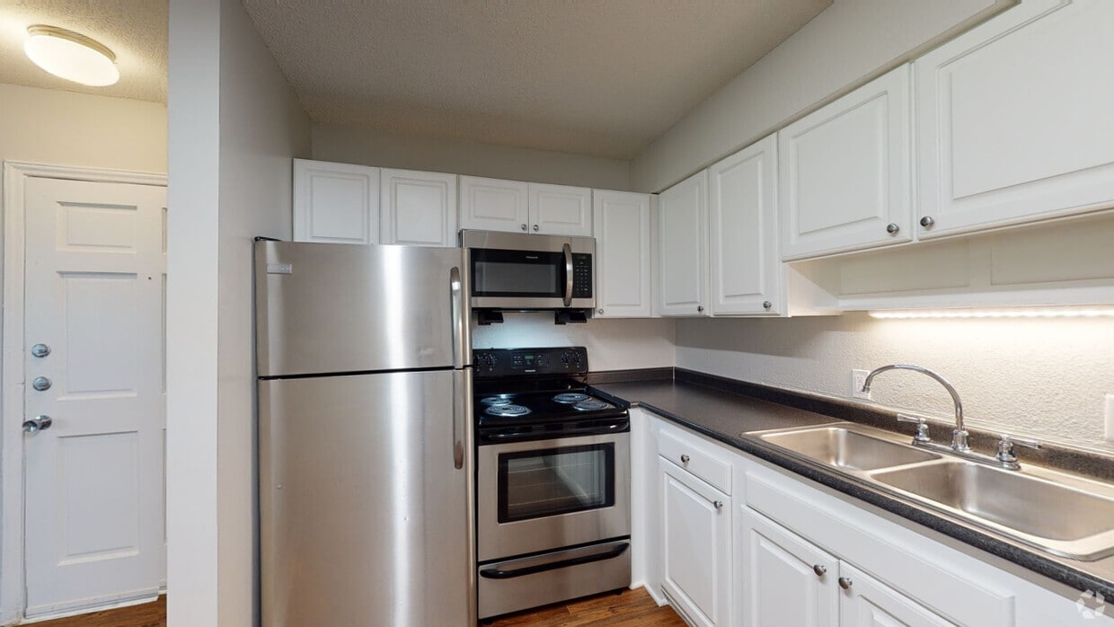 Photo - Kingswood - Students save up to 10%! Apartments