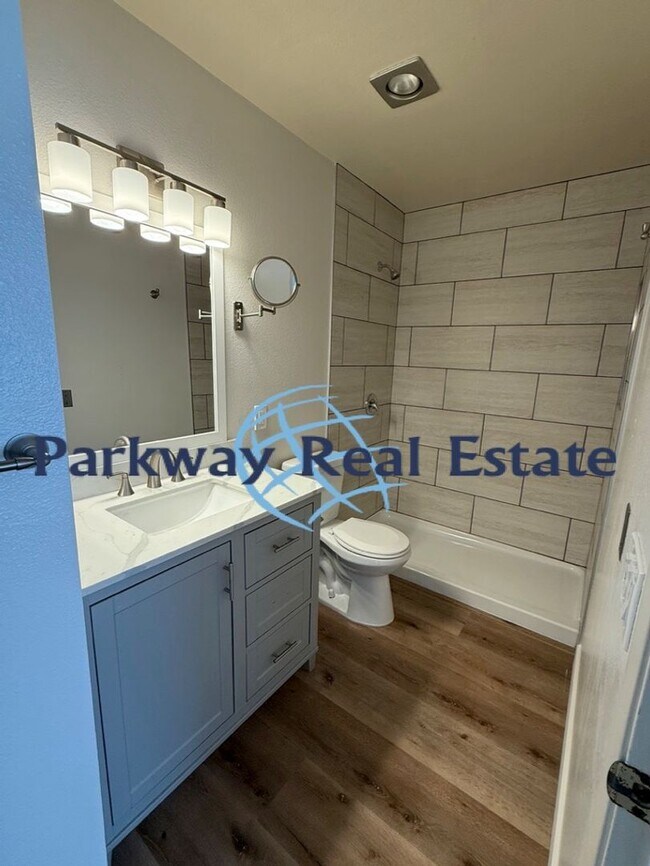 Foto del edificio - Penthouse Condo in 55+ Community