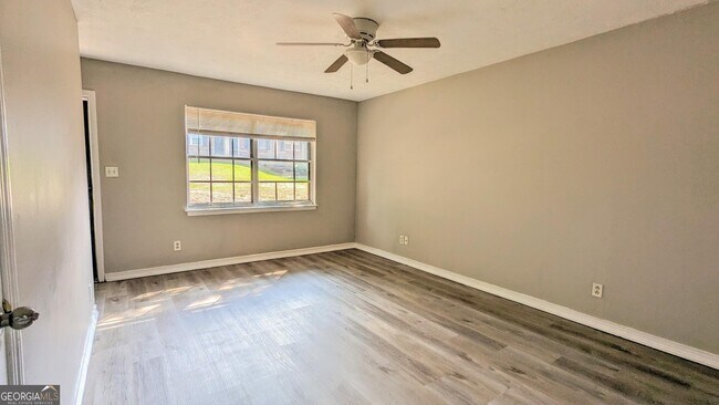 Building Photo - 1235 Riverside Dr