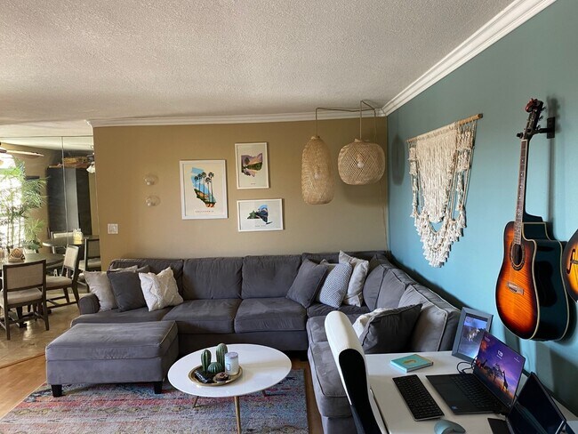 Living Room - 5051 La Jolla Blvd