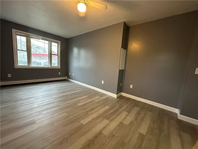 Building Photo - 5 Pomham St