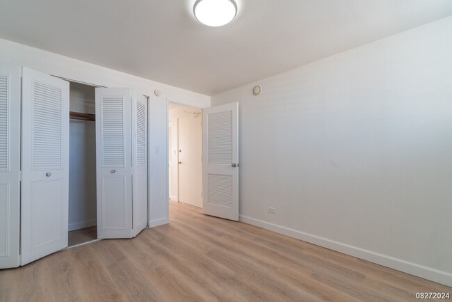 Building Photo - 1 BD/1 BA Apartment in the Waikiki Aloha L...