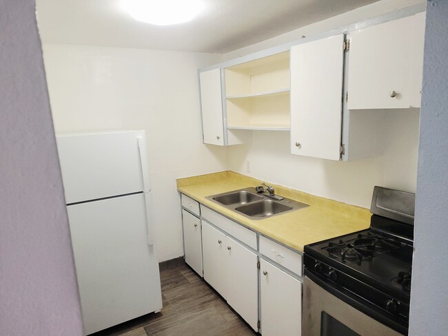 Building Photo - 514 Alcazar St SE