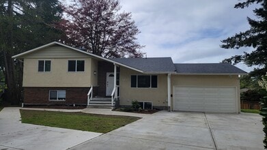 Building Photo - 4110 San Mateo Pl