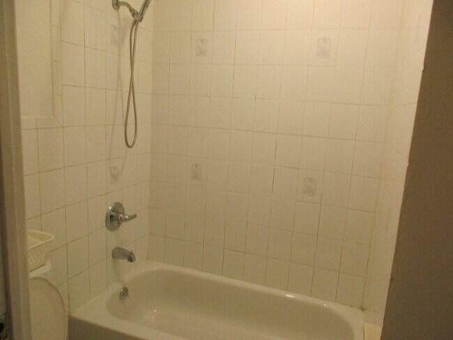 Building Photo - 523 Herkimer St